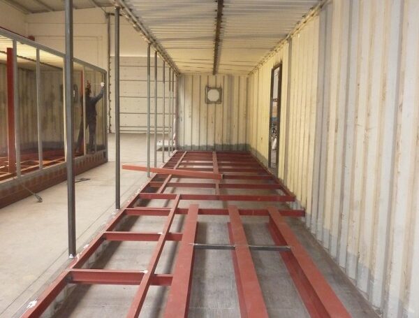 Adecuación de contenedores para planta de almacén